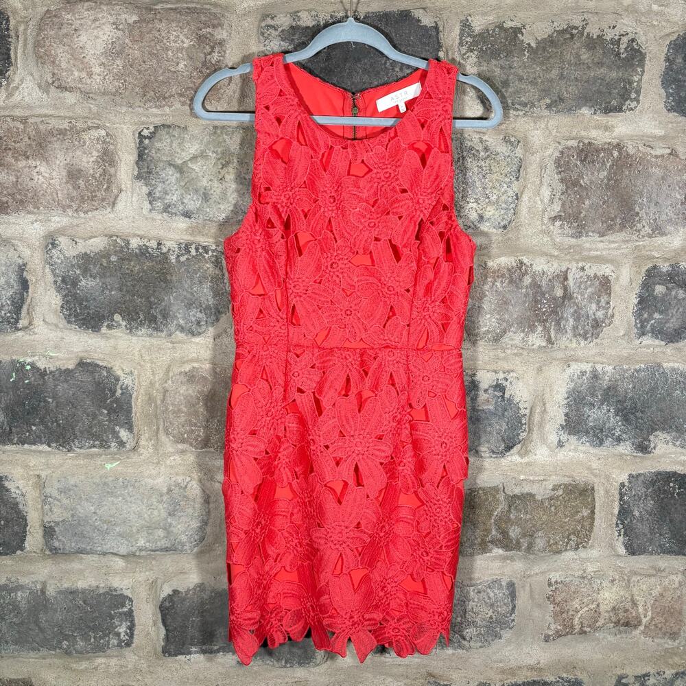 ASTR The Label Coral Sleeveless Lace Sheath Dress Woman's Medium‎ Party Floral